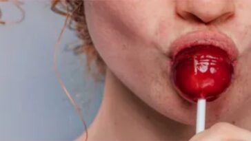 Women sucking lolipop