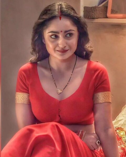 Women siting on bed and giving sexy look