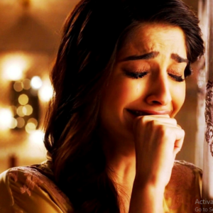 Sonam Kapoor crying