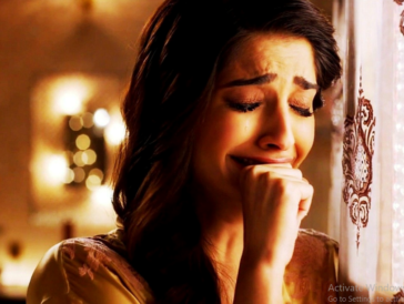 Sonam Kapoor crying